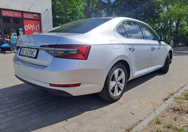 Skoda Superb cena 120000 przebieg: 108000, rok produkcji 2022 z Gniew małe 37